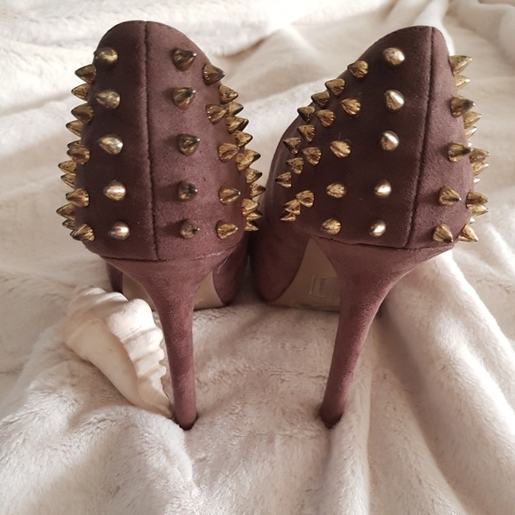 Forever 21 Suede Studded pumps - Picture 7 of 8